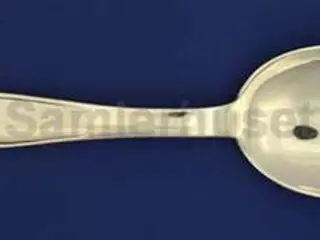 Gennembrudt Dessertske, 17½ cm.