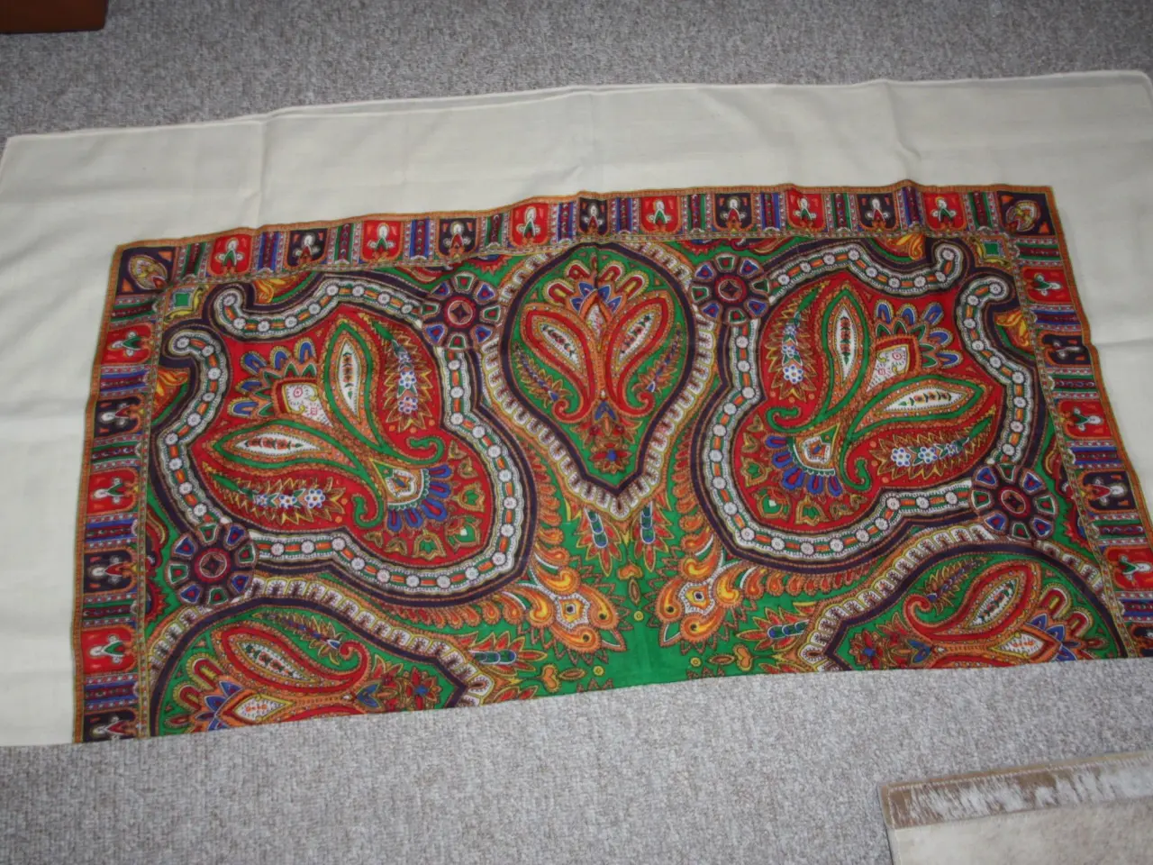 Billede 1 - Uld tørklæde 132 cm x 127 cm
