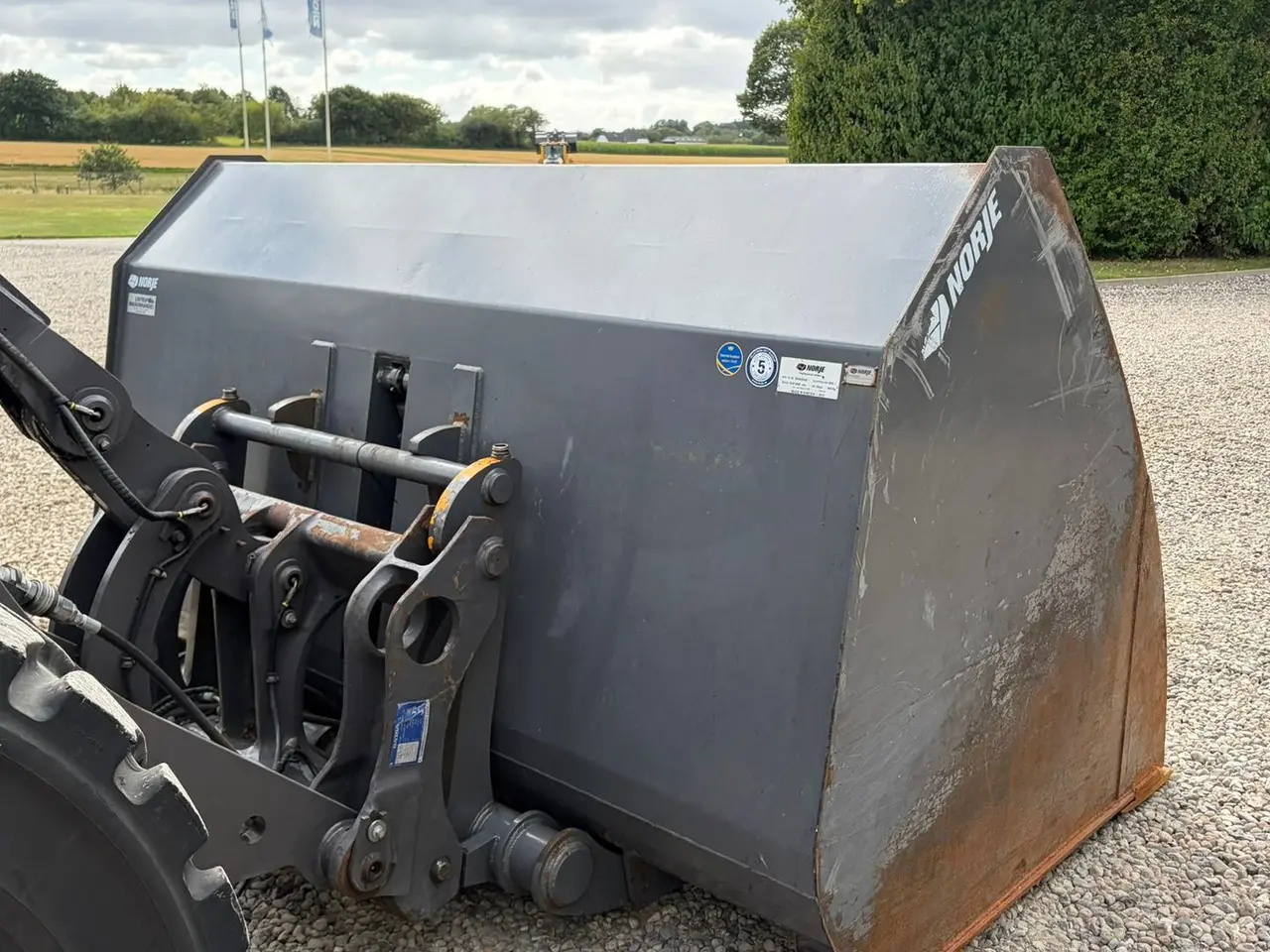 Billede 9 - Norje Højtipskovl 4,2 m3 HØJTIPSKOVL 265cm bred og vendbar bolt-on skær