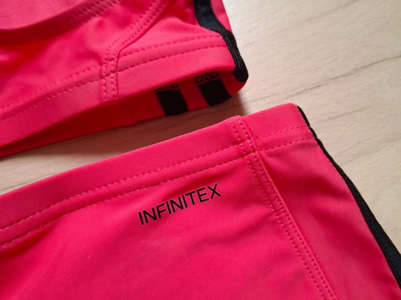 Billede 7 - Lækkert ADIDAS bikini sæt, sælges.