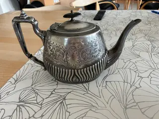 Tekande i sølvplet