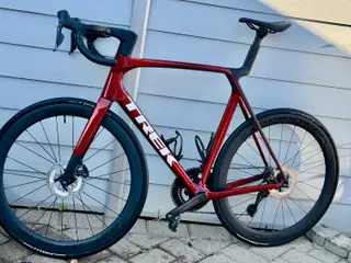 Trek Madone SL 6 Gen 8, Ultegra Di2, watt krank