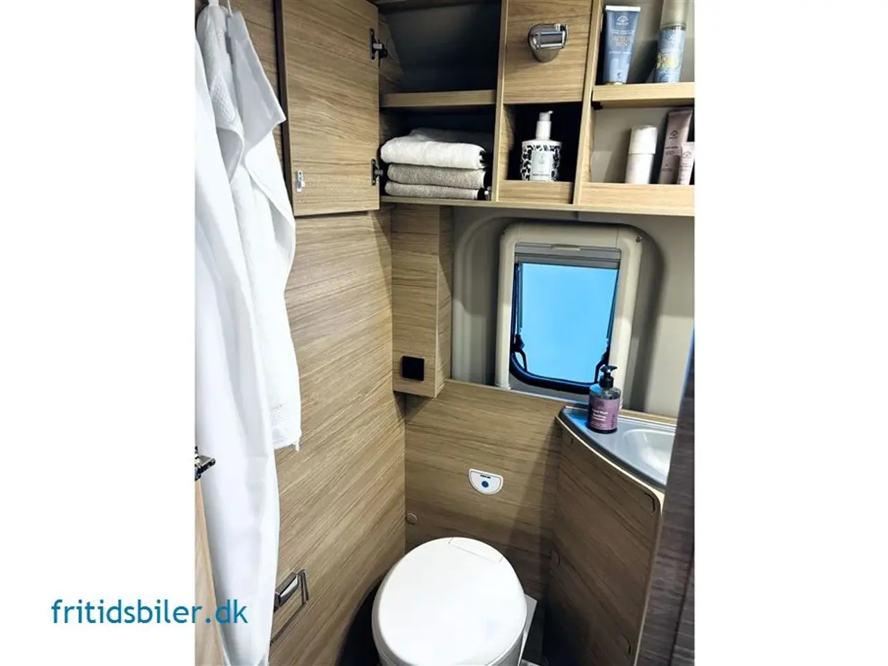 Billede 1 - 2024 - RoadCar R 640 165 Hk   Roadcar 640 Den store rummelige camper med langsgående senge