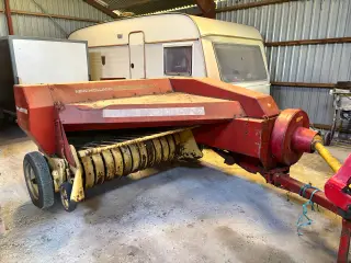 New Holland super hay liner 268 presser 