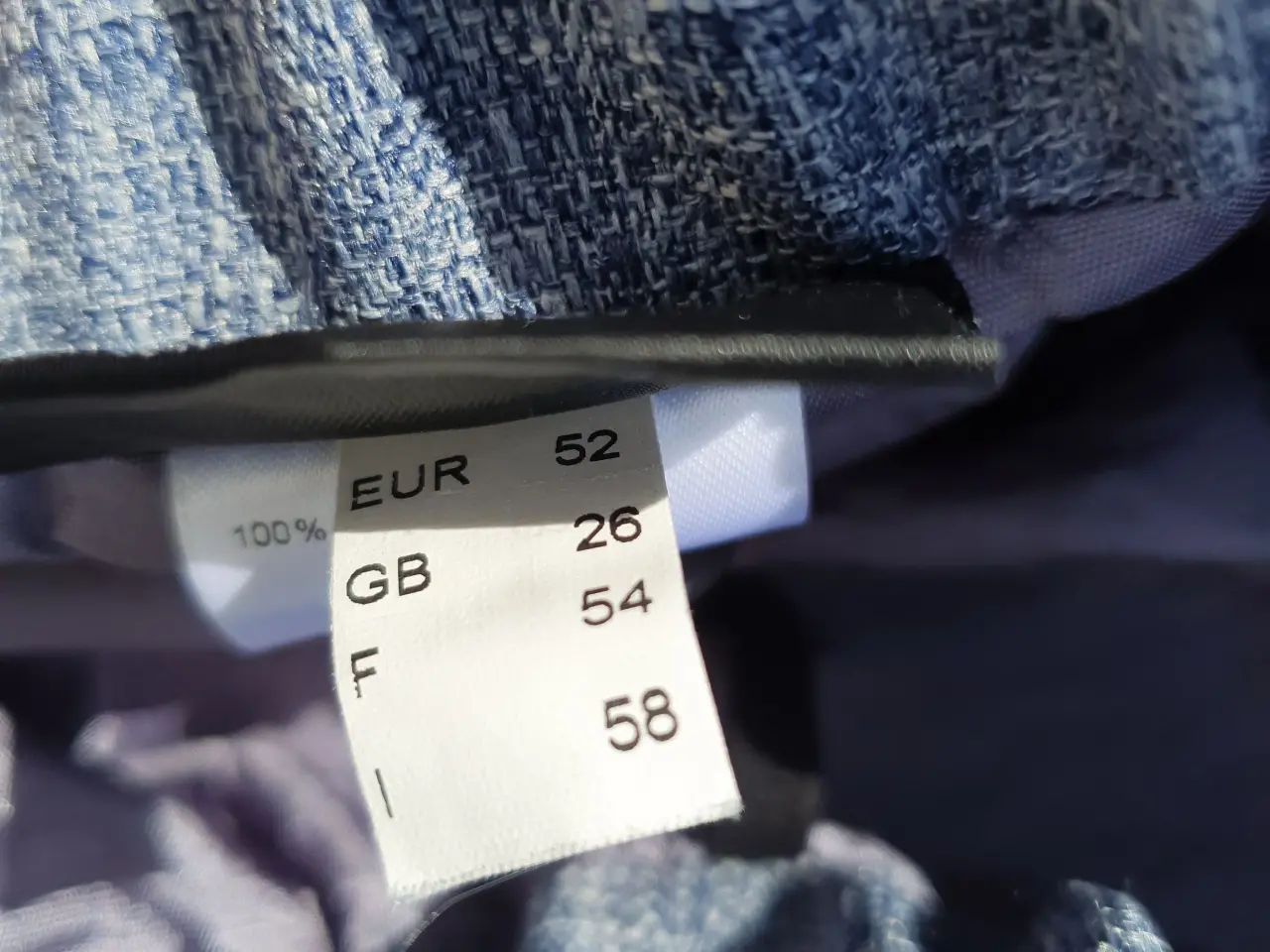 Billede 4 - Jakke og nederdel til store piger