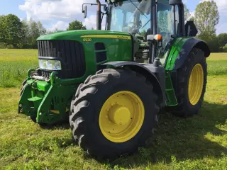  John Deere 6930