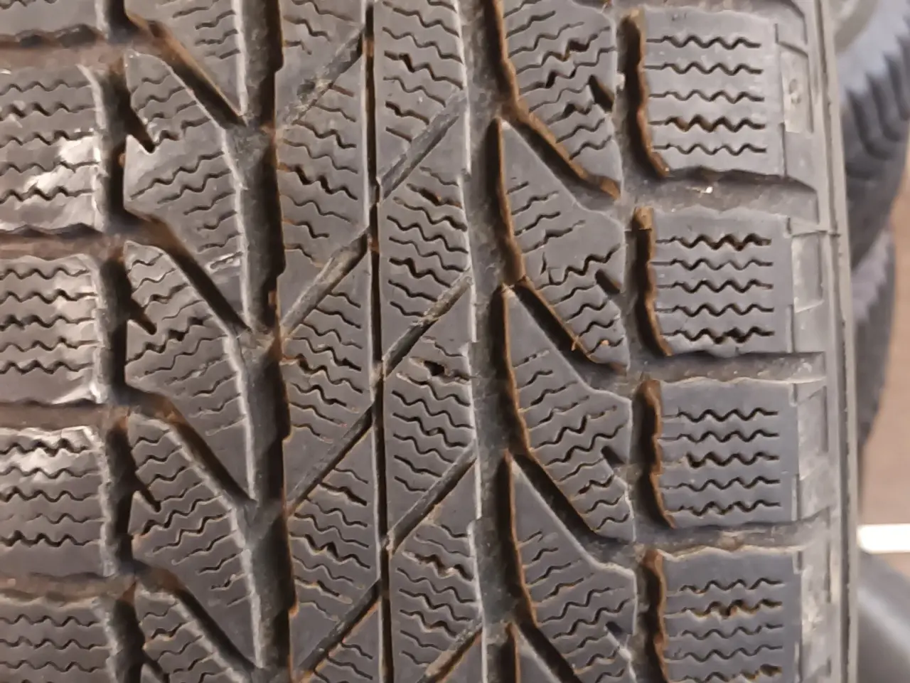 Billede 3 - Vinterdæk på Stålfælge 215/70R/16