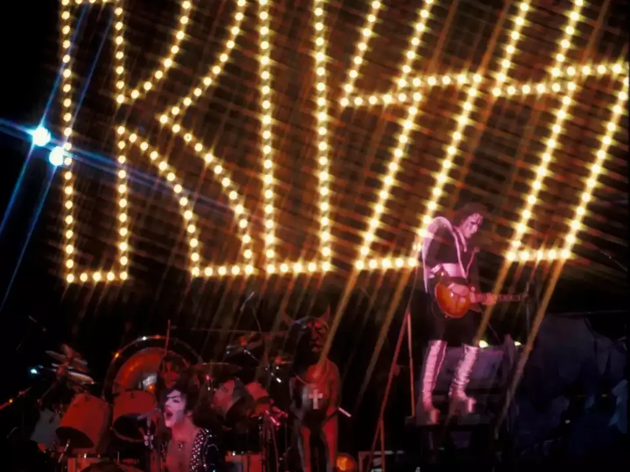 Billede 2 - Paul Stanley: Kiss Backstage -bag om Kiss