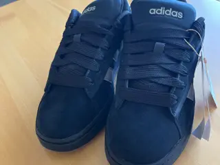 Adidas, nye str 42