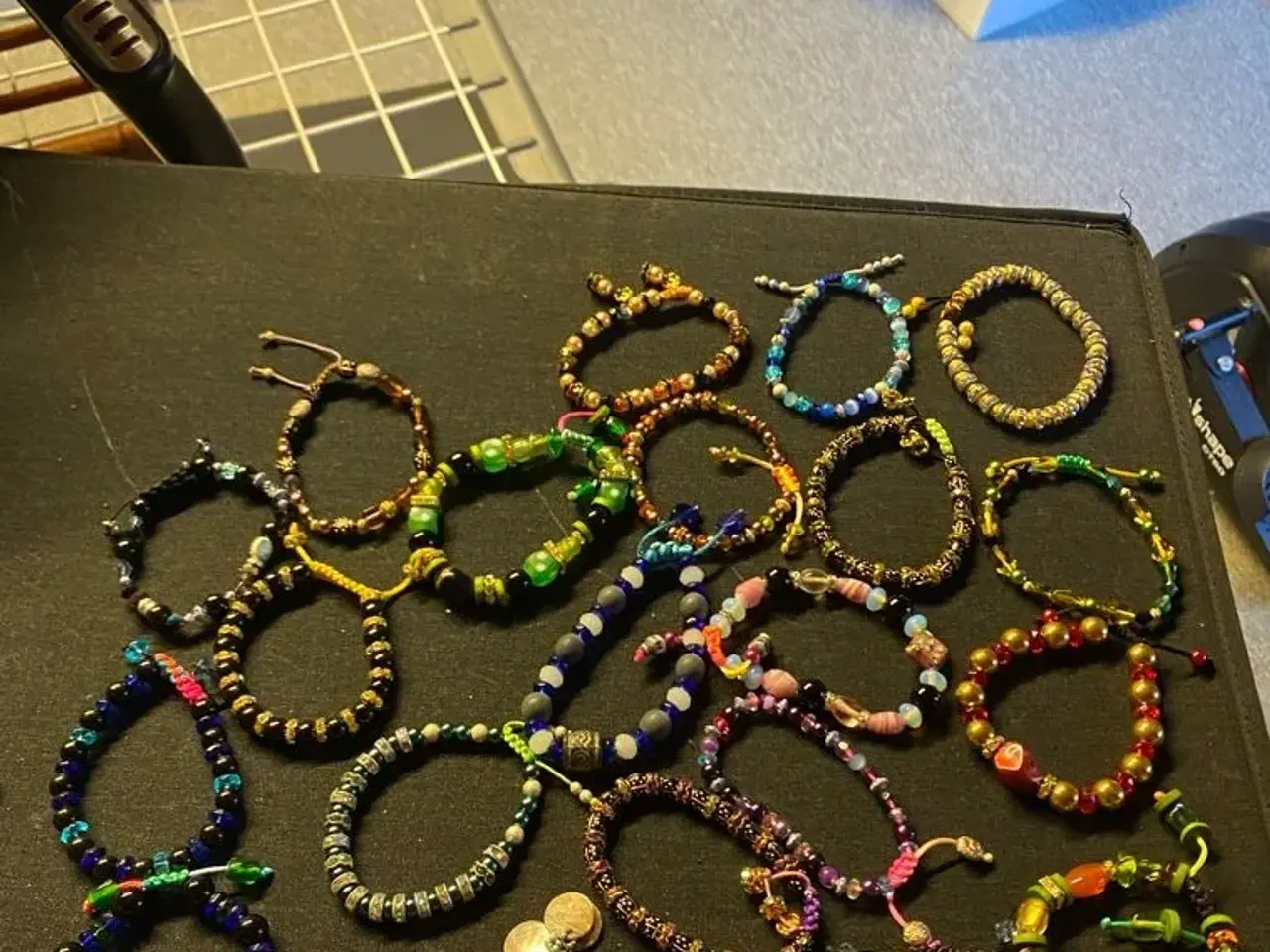 Billede 1 - Nye knyttede armbånd