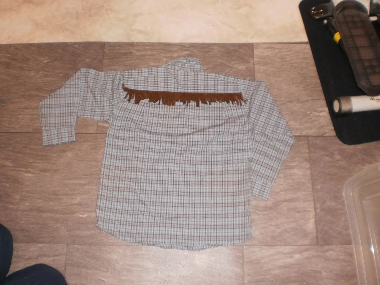 Billede 2 - cowboyskjorte str. 8 år - med frynser