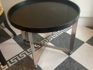Bord: Rundt bakkebord / sidebord i metal