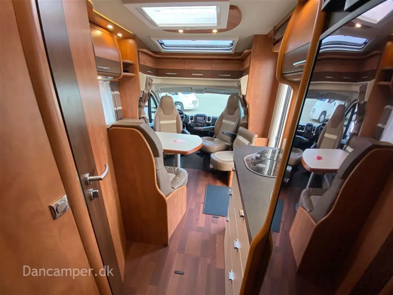 Billede 17 - 2016 - Carthago c-tourer T143 LE Luksus camper - med enkeltsenge og automatgear.