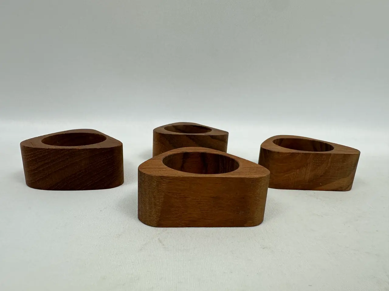 Billede 2 - 4 stk. servietringe i teak (retro)