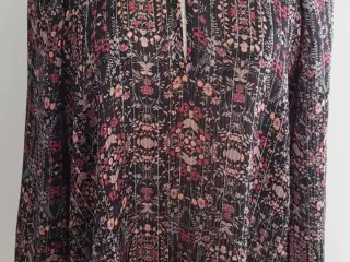 Second Female bluse