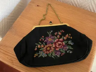 Sort selskabstaske med broderi