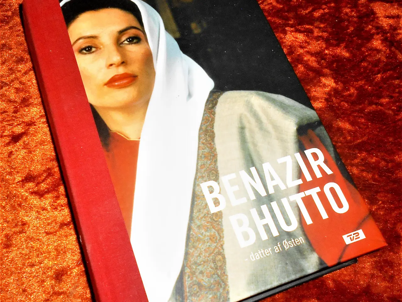 Billede 1 - Datter af Østen, Benazir Bhutto