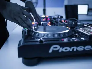 DJ til din fest, fødselsdag, julefrokost, bryllup