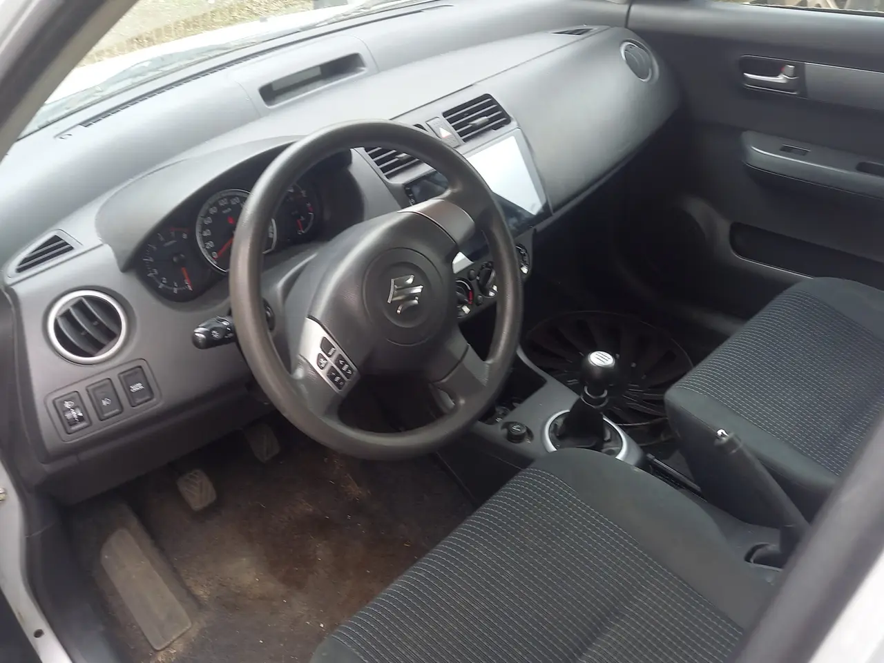 Billede 5 - Suzuki swift 1.5 5 dørs med træk