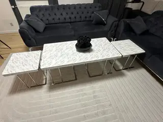 Velour sofasæt med loungestol & sofabord.