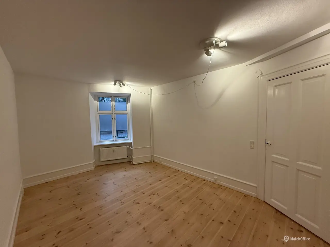 Billede 5 - Kontor på Willemoesgade 51. kl. tv.