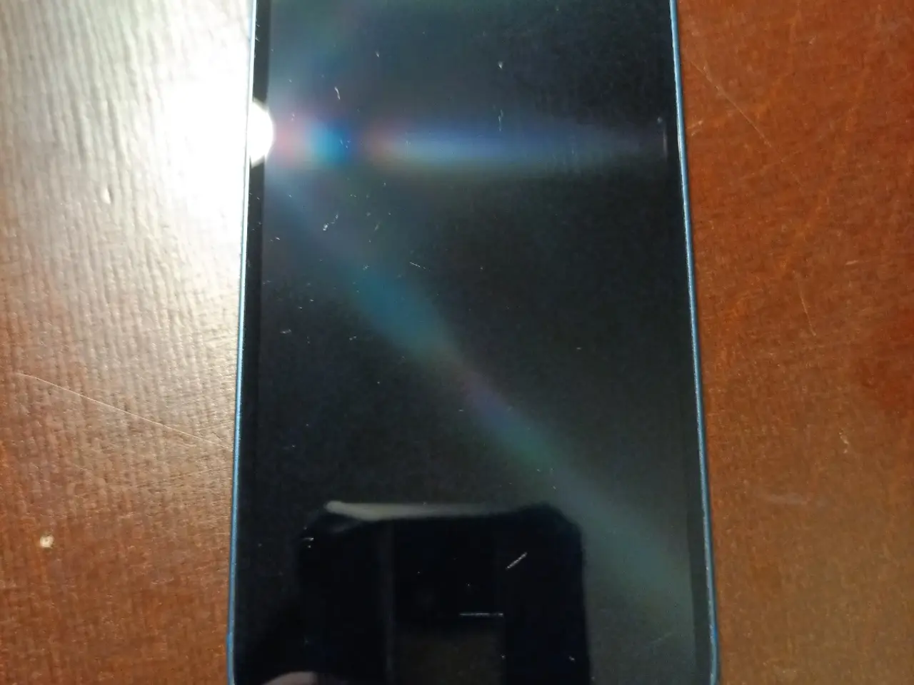 Billede 3 - Apple iPhone 13 med 128 GB i blå. Der følger blåt 