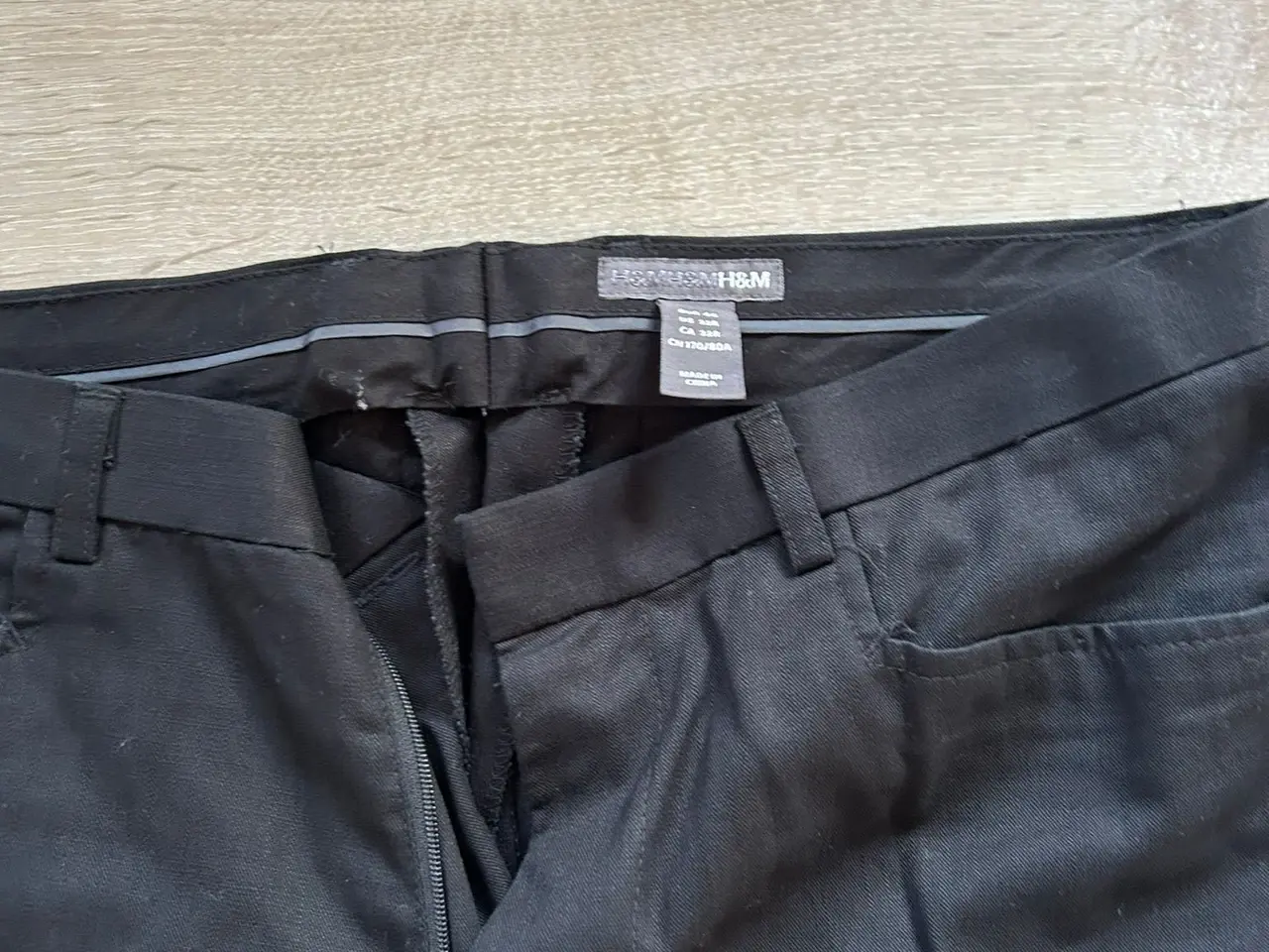 Billede 2 - H&M sorte klassiske bukser – Str. S / 30