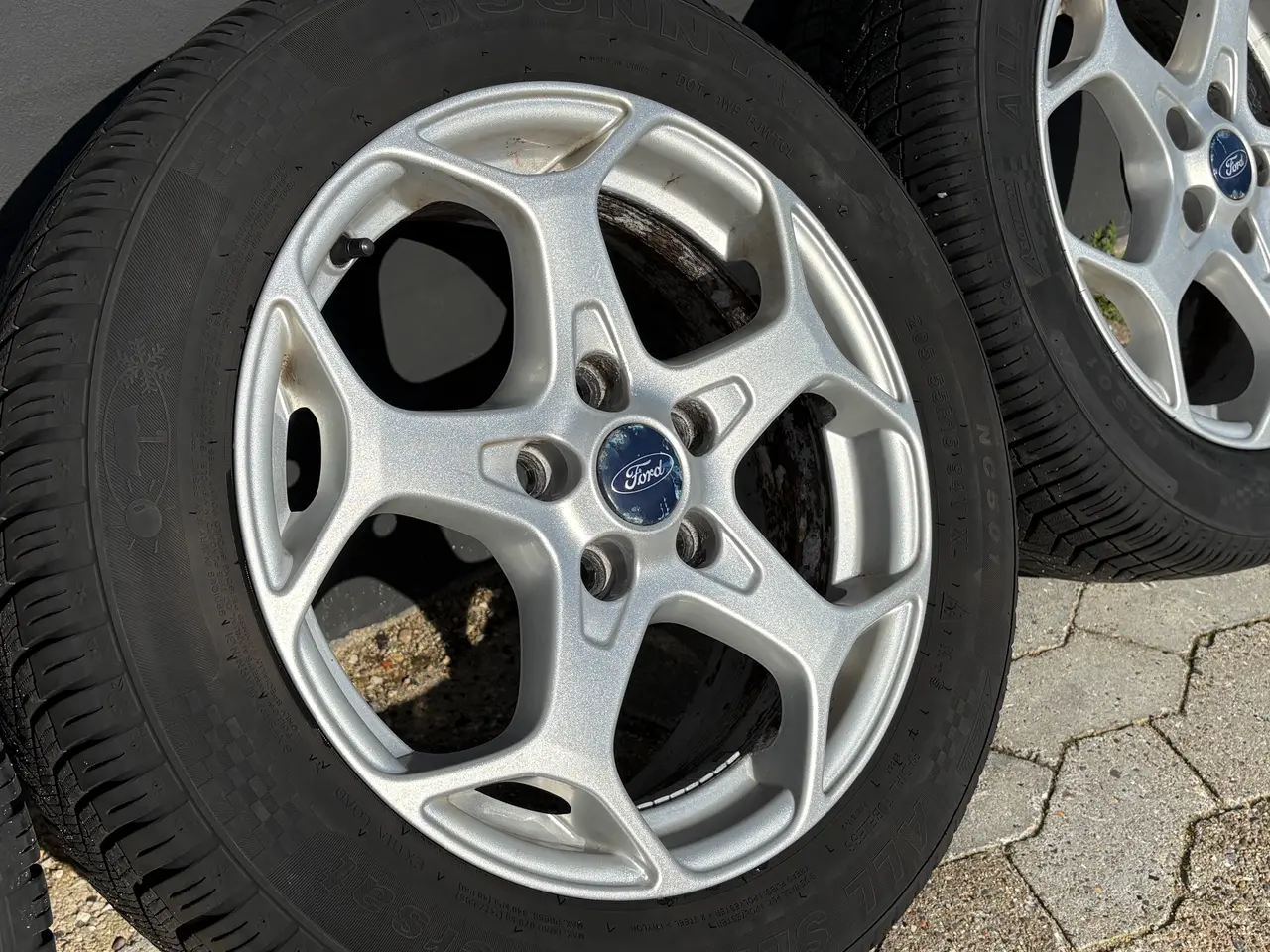 Billede 4 - 16" Org. Ford Alu m/næsten nye Sunny Helårsdæk