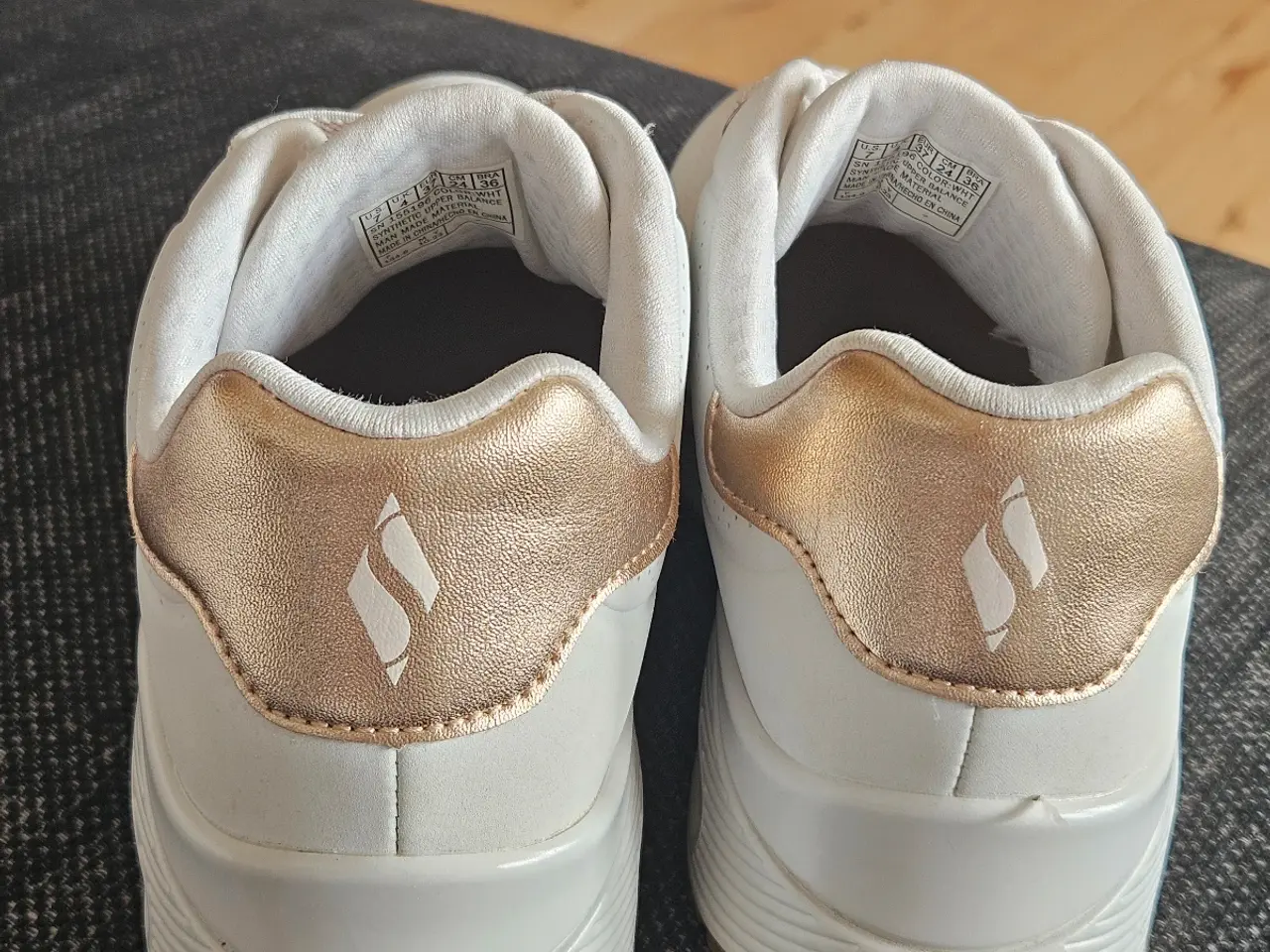 Billede 3 - Hvide sneakers fra skechers