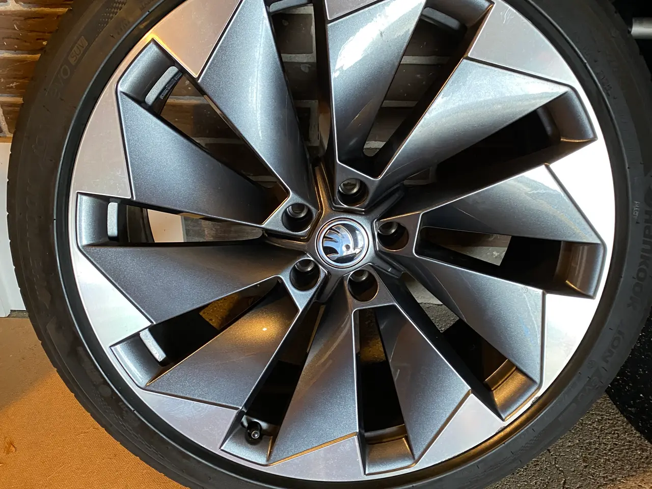 Billede 2 - 21" originale fælge til Skoda Enyaq med sommerdæk