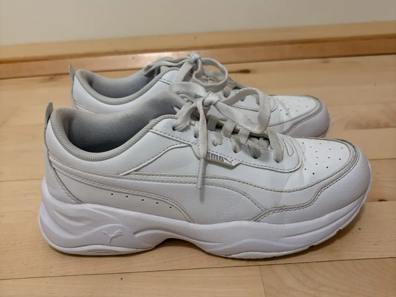 Billede 1 - Hvide Puma sneakers
