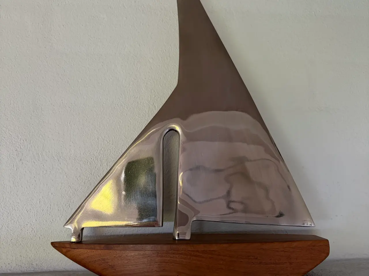 Billede 1 - Margit Brand sejlbåd skulptur i metal og træ