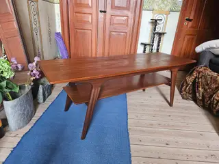 Sofabord i teaktræ
