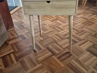 Sengebord / skuffemøbel