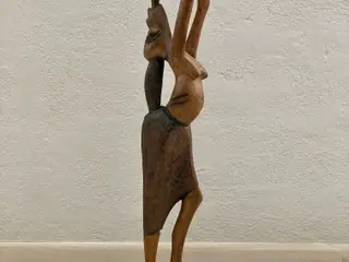 Skulptur 59 cm håndskåret træfigur, kvinde med dyr