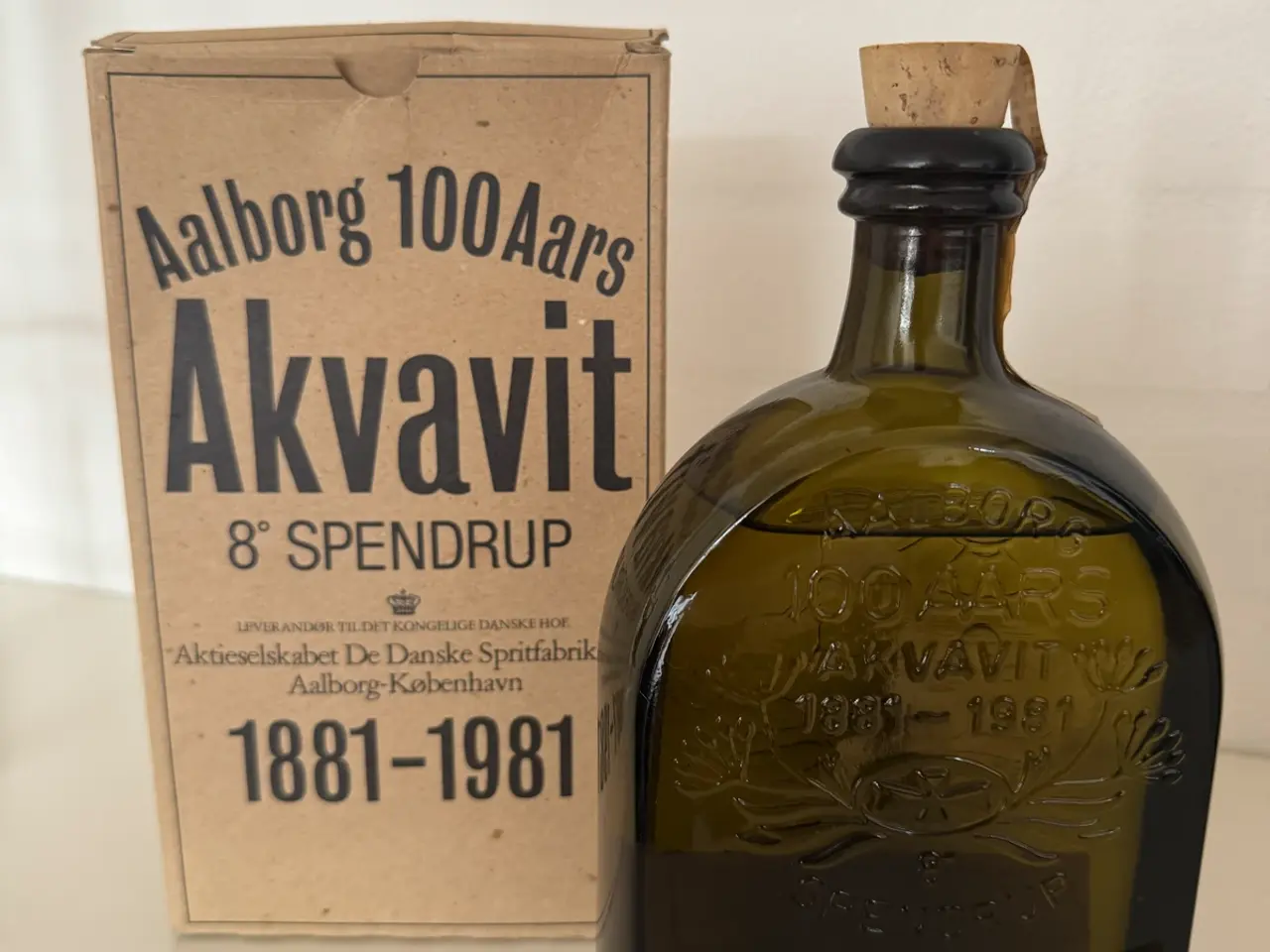 Billede 1 - Aalborg 100 Års Akvavit 1881-1981 i original æske