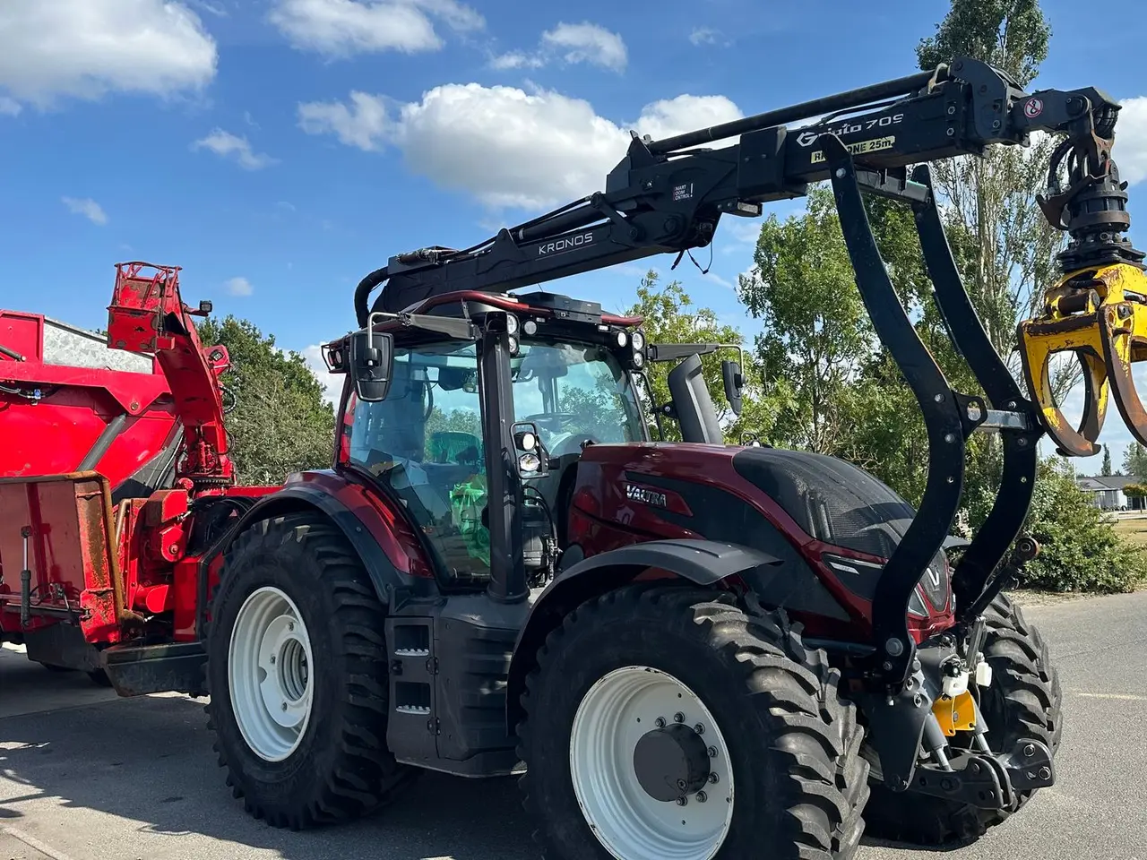 Billede 6 - Valtra T234s Med Jenz 360 Flishugger og Alsidig 23m3 Flisvogn