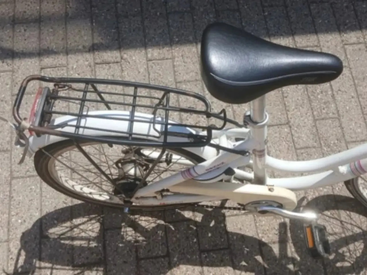 Billede 5 - Børnecykel med blomstre kurv