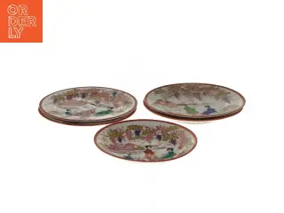 Dekorative porcelænstallerkener (str. Ø 15,5 cm)