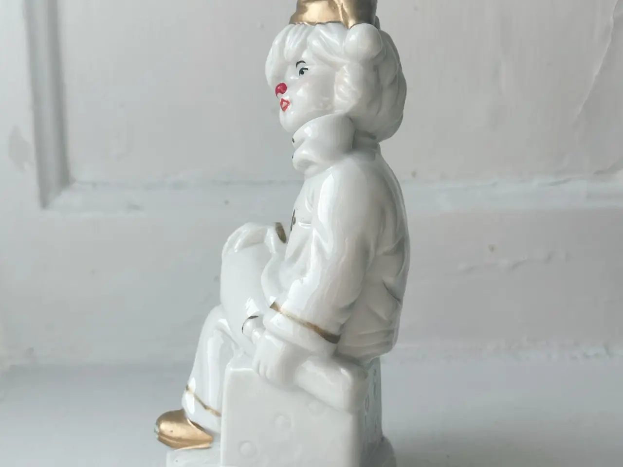 Billede 5 - Porcelænsfigur, klovn på terning, bemalede detaljer