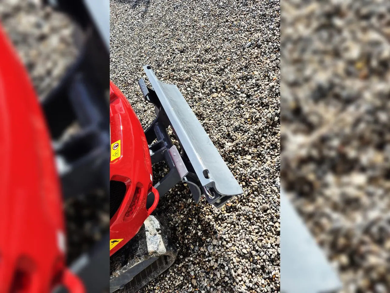 Billede 10 - Takeuchi TB225 / Fabriksny - 2025 / Engcon rotortilt og skovlpakke