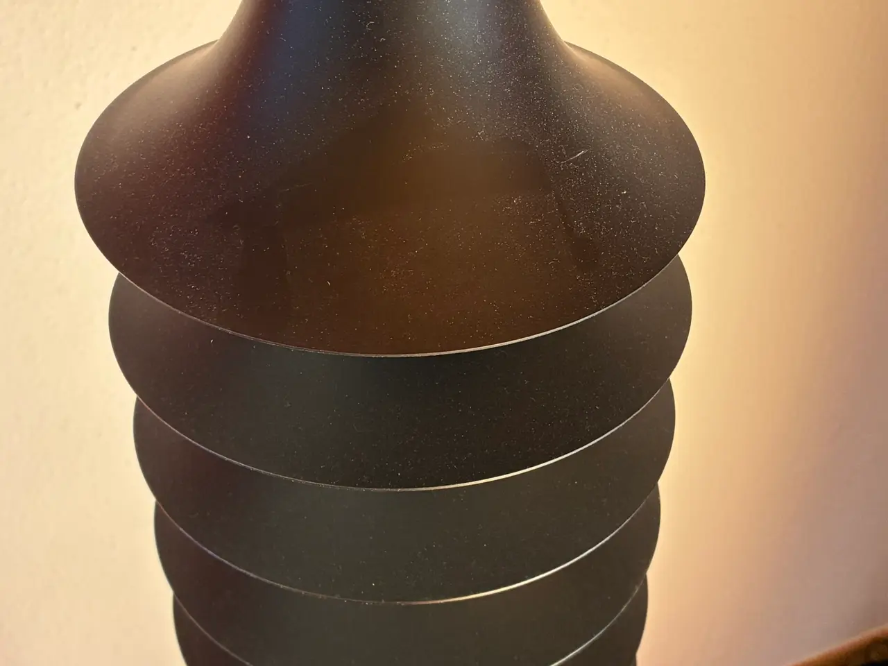Billede 3 - Sort lampe med lysrør