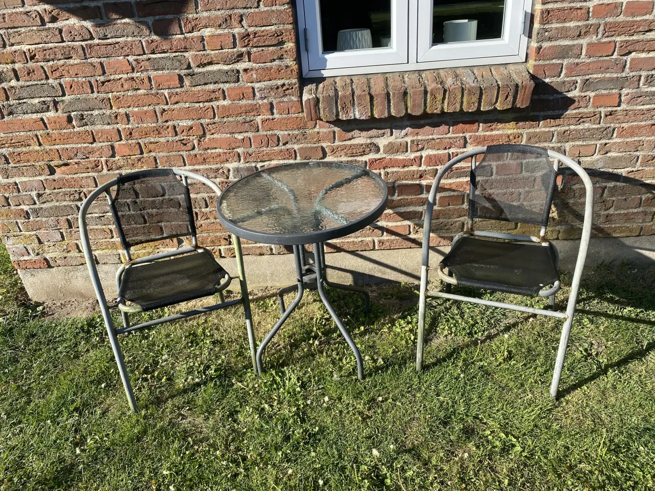 Billede 2 - Lille rundt cafébord med rillet glasplade og metal