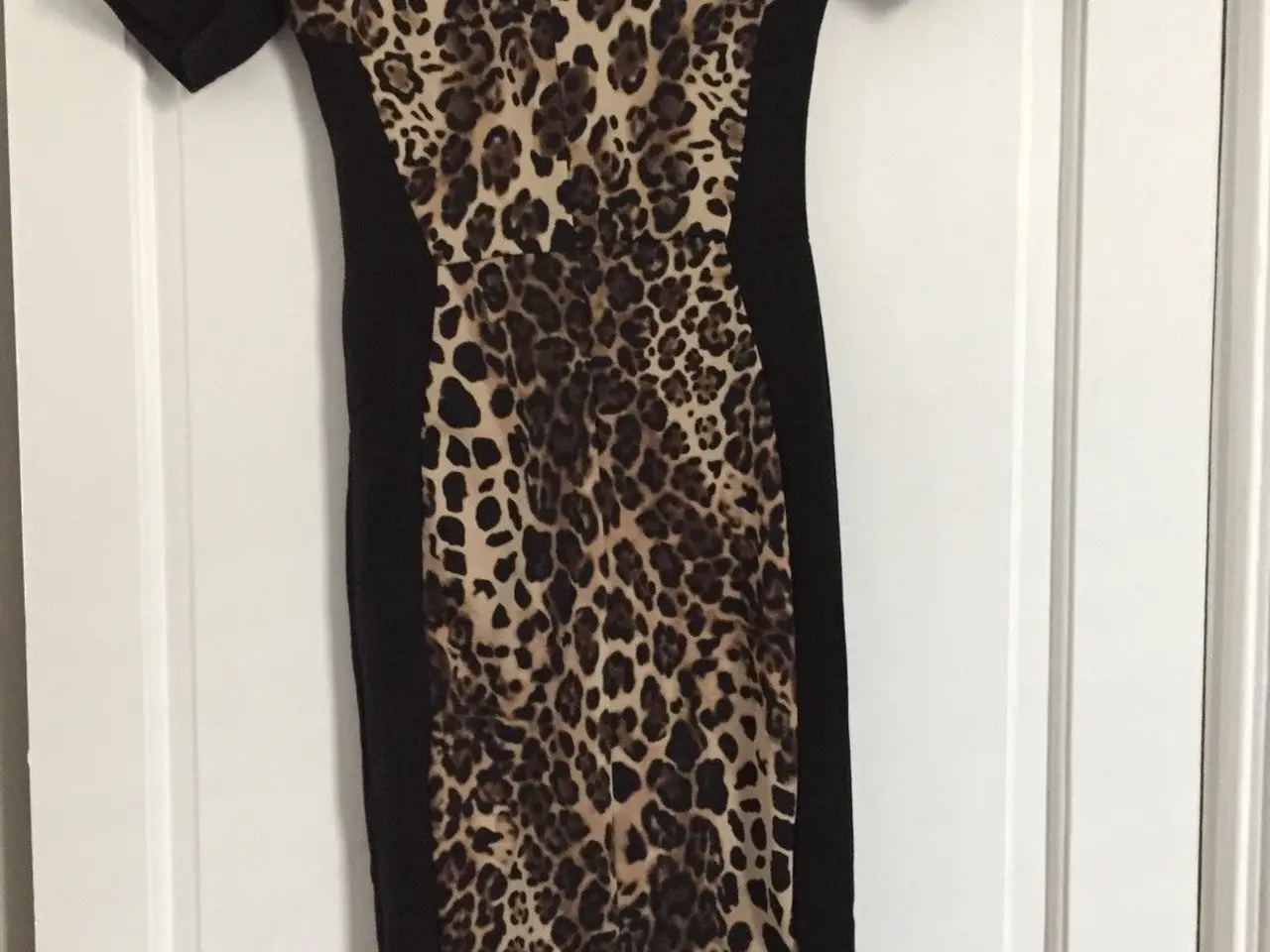 Billede 1 - Kjole.leopard print.Brand: Warehouse./str: 40