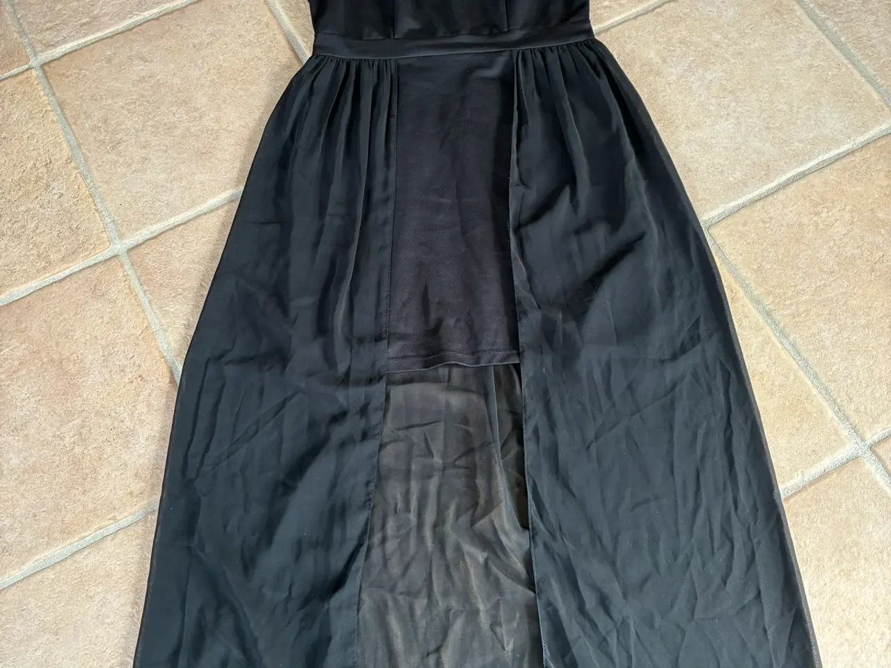 Billede 1 - Kjole str. L/XL i sort.