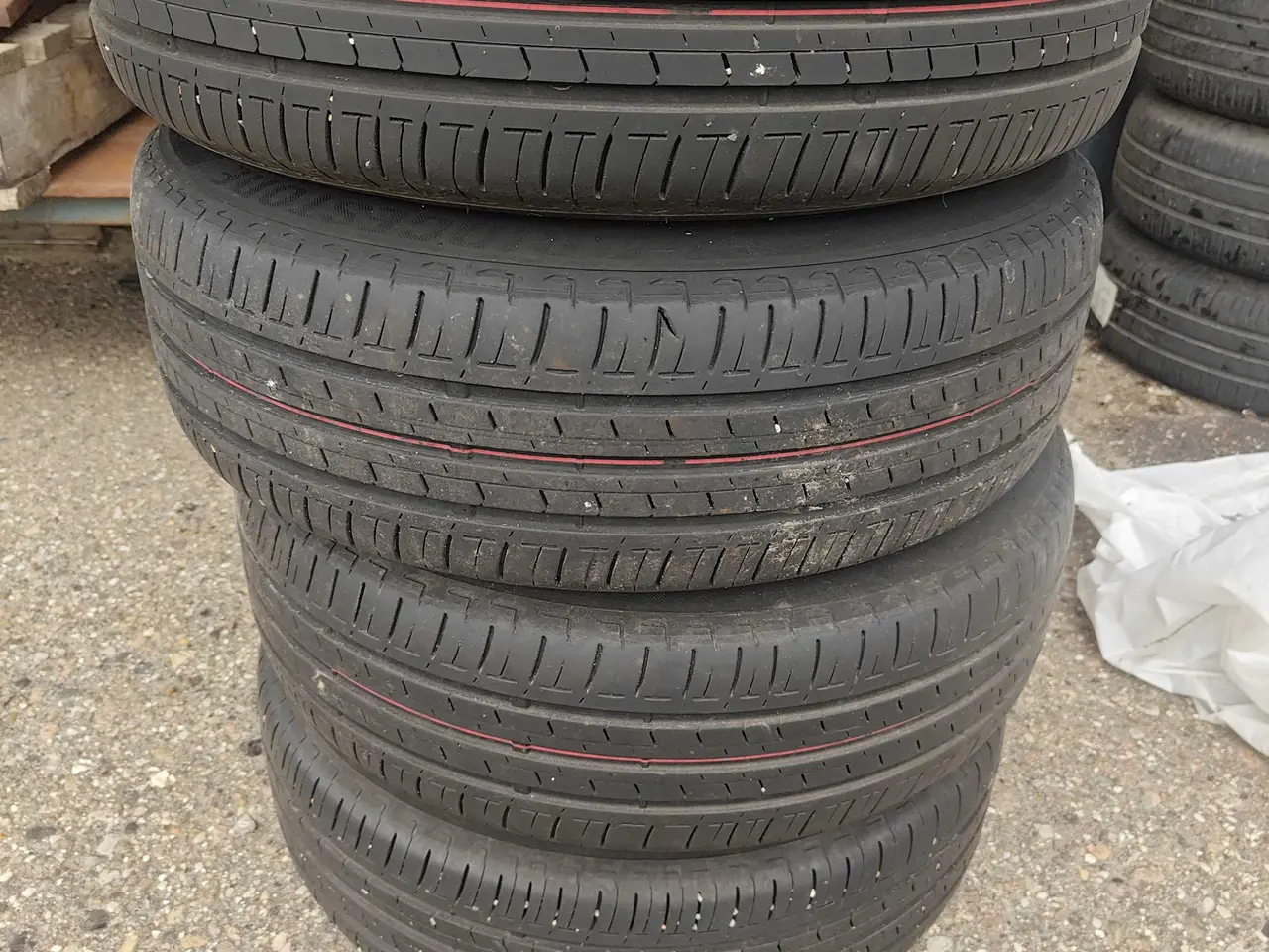 Billede 1 - 185/65R15 sommerdæk 5x100