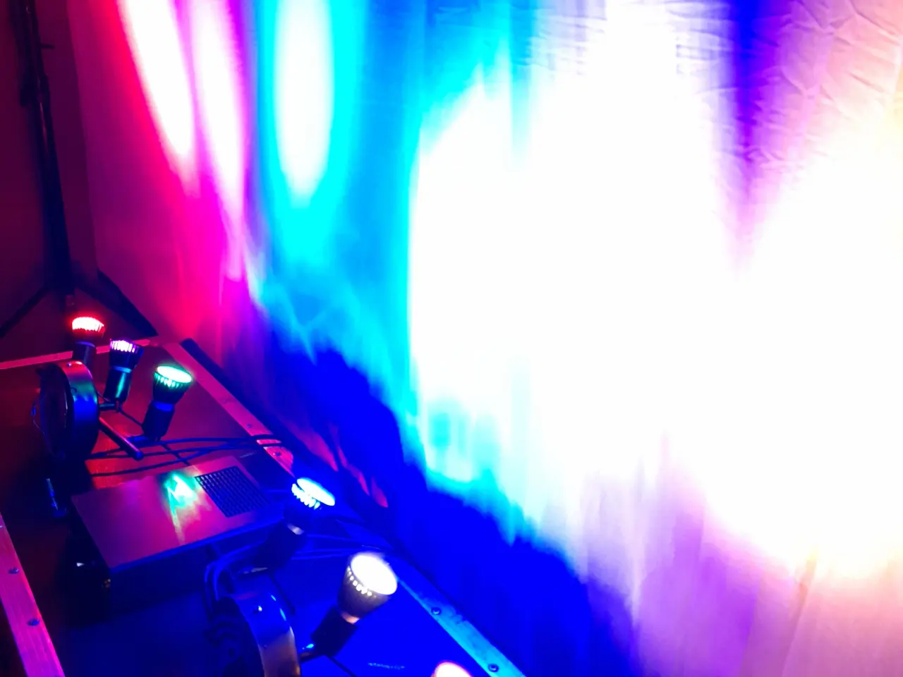 Billede 4 - Udlejes - 6 CH Løbe-Lysshow 6 kanal GU10 LED.