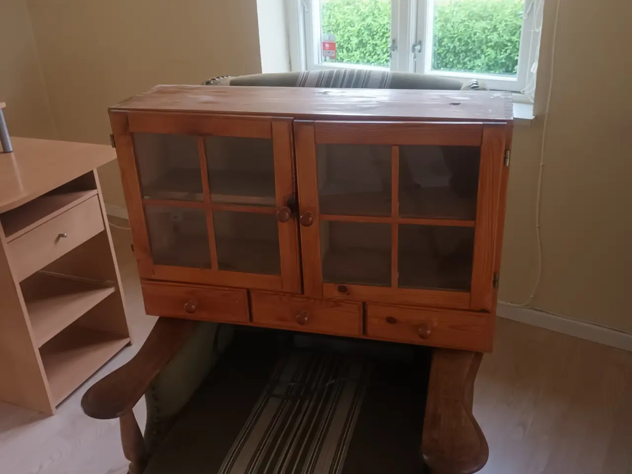 Billede 1 - Skab med glas
