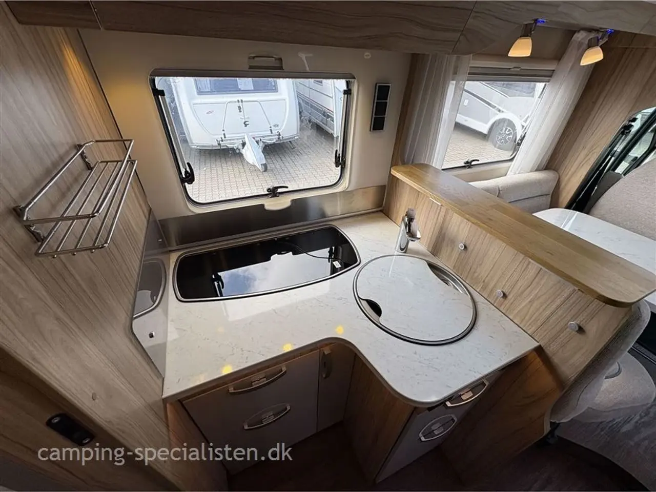Billede 10 - 2018 - Hymer Tramp CL 698 60 Years Edition Hymer Tramp CL 698 60 Years Edition kan nu ses hos Camping-Specialisten
