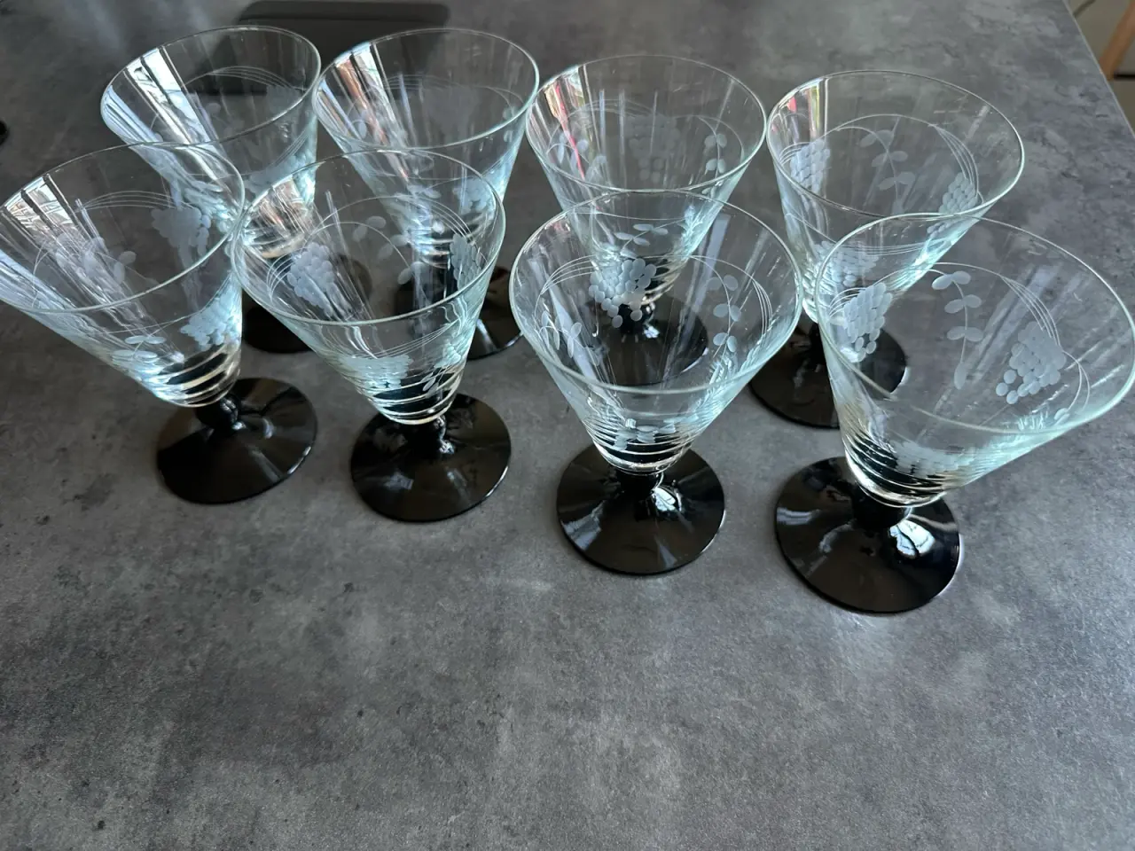 Billede 5 - Flotte sortfodsglas fra Holmegaard